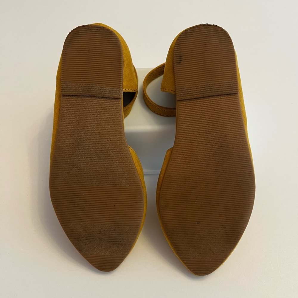 Old Navy Faux Suede Pointy Toe Ballet Flats Mustard Yellow w/Ankle Strap Kids 9T - Picture 3 of 6